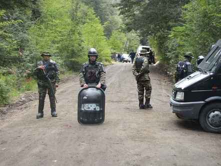 Asedio policial a la comunidad mapuche Pasil Antriao